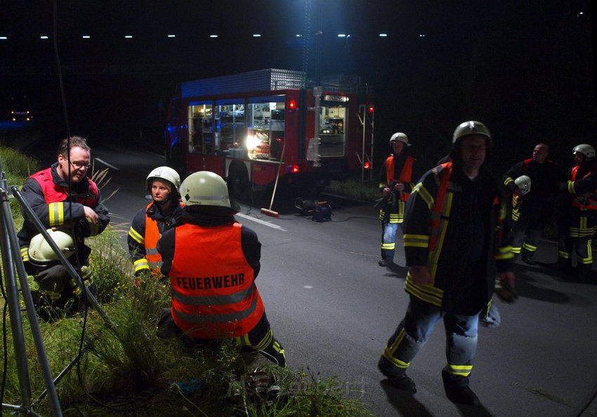 Einsatz BF Koeln PEINGEKLEMMT in Leverkusen P096.JPG